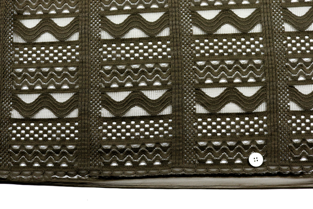 ラッセルレース うぐいす茶 全幅（耳を下側にして撮影）