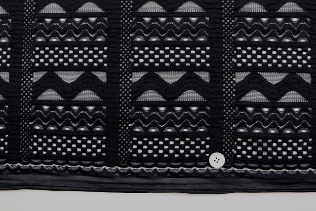 ラッセルレース 黒 全幅（耳を下側にして撮影）