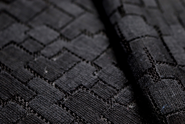 チュールブロックレース 黒 裏面アップ