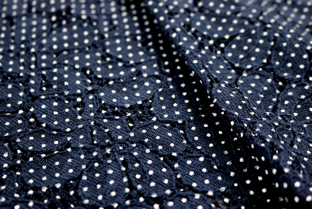 ラッセルレース 水玉プリント 紺 裏面アップ