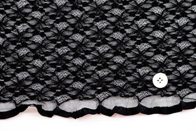 ストレッチ ラッセルレース 黒 耳側(耳を下にして撮影)