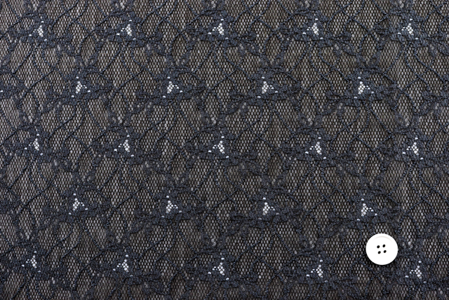 ストレッチレース ダークグレイ地×ブルーグレイ 全体(50mmボタン比較)