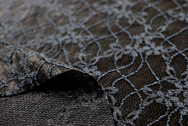 ストレッチレース ダークグレイ地×ブルーグレイ 生地端・裏面