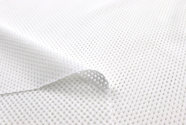 ハニカムニット オフ白 生地端のアップ（江戸ッ子 210ya）