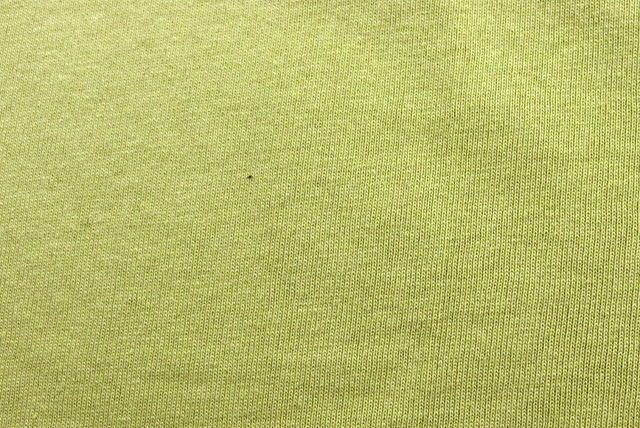 お値打ちな1.5mカット コットン天竺ニット マスタード 平面の色合いと編み目（ニット生地屋）