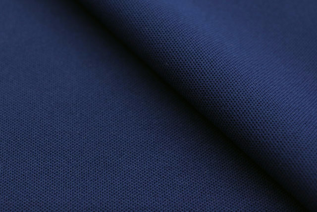 東レポリエステルニット生地 濃紺 ドレープと生地感