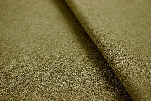 ポリエステルジョーゼット カーキグリーン生地の耳部分