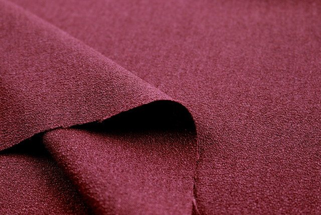 ポリエステル ジョーゼット えび茶 裏面比較