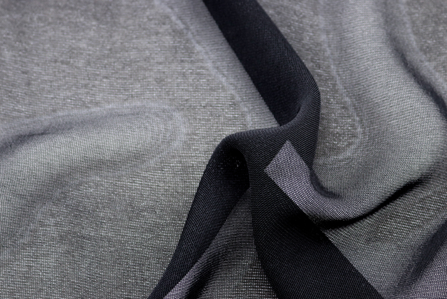 トリアセストレッチ ブラックフォーマル ドレープ感の確認