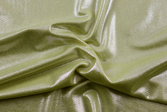 2WAYストレッチ 箔プリントニット 薄いくすんだレモン色 全体(20mmボタン比較)