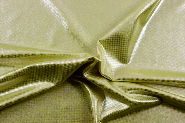 ２WAYストレッチ 箔プリントニット 菜の花色 全体（20mmボタン比較）