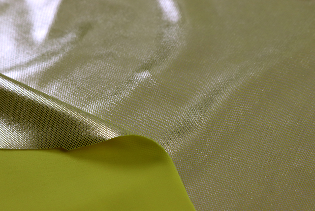 ２WAYストレッチ 箔プリントニット 菜の花色 裏面（箔の裏地）