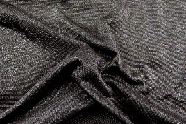 ブライトスラブ ラメ入り天竺ニット こげ茶×シルバーラメ 全体(20mmボタン比較)