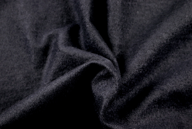 ストレッチ 起毛ニット 黒 ドレープ(伸縮性と軽さ)