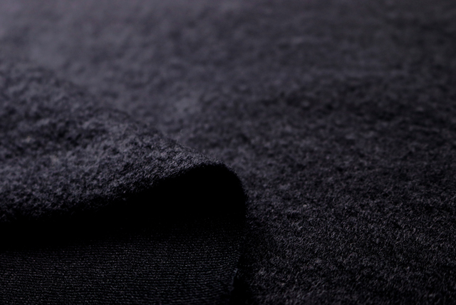 ストレッチ 起毛ニット 黒 裏面と起毛感