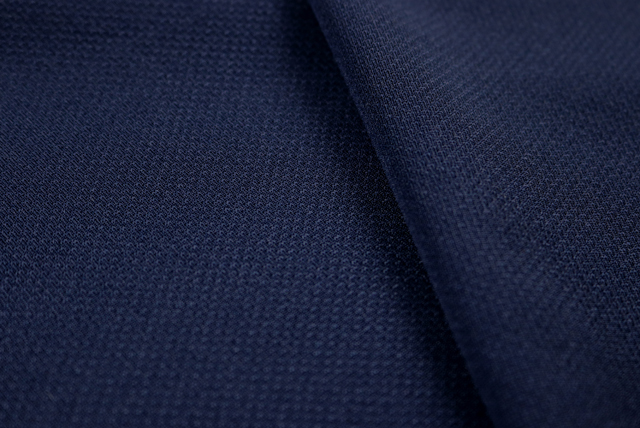 東レ 鹿の子ニット 紺 生地端と厚み