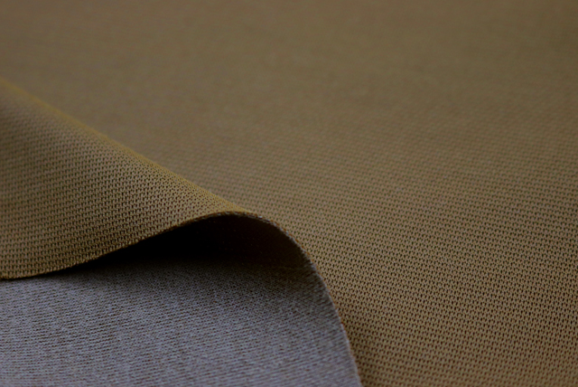 カチオン ダブルフェイスニット マスタード 表面アップ(編みの表情)