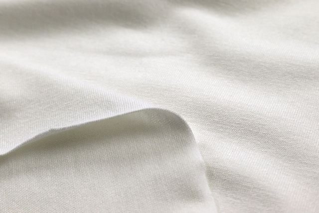 広幅 天竺ニット オフ白 表面アップ(編み地の参考)