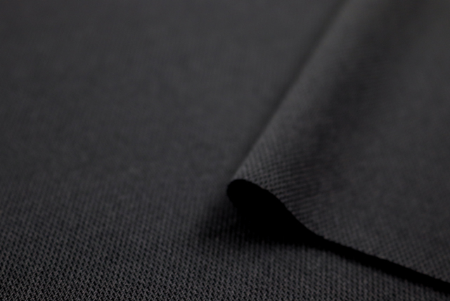 広幅 ポリエステル ダブルニット 黒 生地端(厚みの参考)