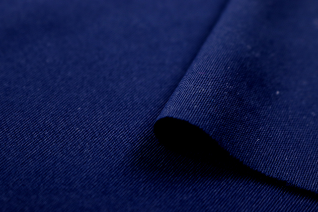 広幅 ポリエステルニット 濃紺 生地端(厚みの参考)