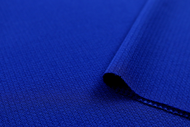 東レ ダブルフェイスニット ロイヤルブルー 厚みの目安(折りで確認)(江戸ッ子 210ya)