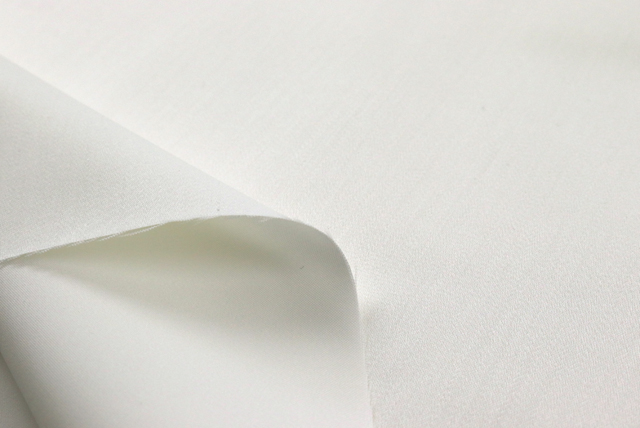 T/Rストレッチサテン オフ白 表裏（質感の参考）