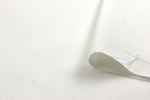 T/Rストレッチサテン オフ白 生地端（厚みの参考）