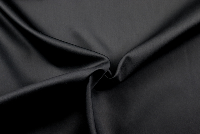 T/Rストレッチサテン 黒 ドレープ（光沢と落ち感の参考）