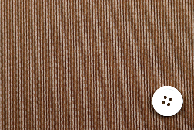 ハイテンション リブニット サンドベージュ×ブラウン ボタン比較（2cm）（江戸ッ子 210ya）