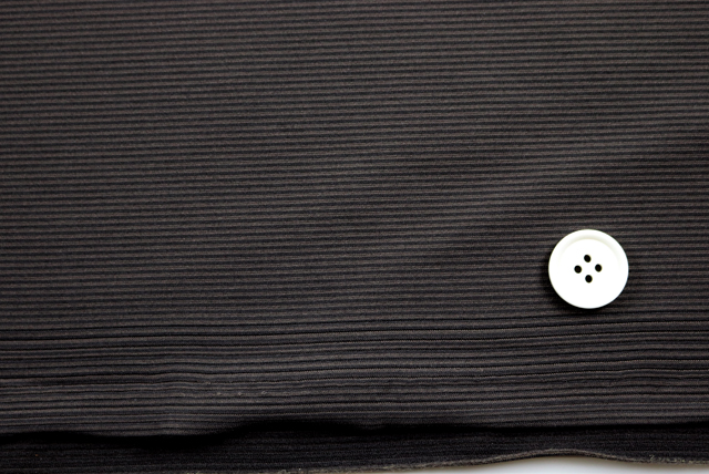 ハイテンション リブニット グレイ×チャコール 横向き（耳側）（江戸ッ子 210ya）