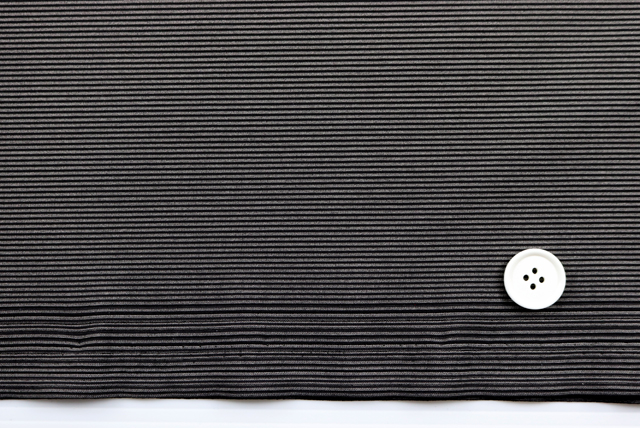 ハイテンション リブニット ローズグレイ×チャコール 横向き（耳側）（江戸ッ子 210ya）