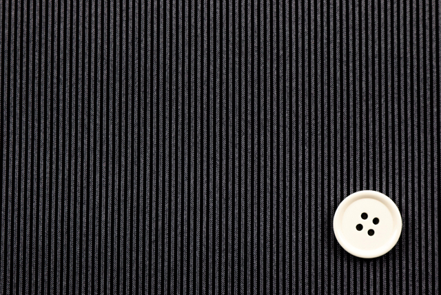 ハイテンション リブニット ブルーグレイ×黒 ボタン比較（江戸ッ子 210ya）