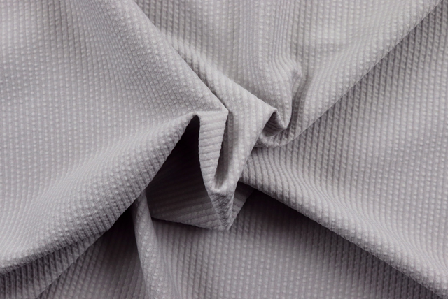 2WAY ストレッチ サッカー調ニット うすグレイ ドレープ感と凹凸の表情（江戸ッ子 210ya）