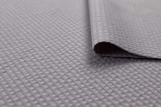 2WAY ストレッチ サッカー調ニット うすグレイ 断面と厚み感の確認（江戸ッ子 210ya）