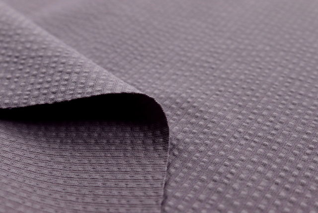 2WAY ストレッチ サッカー調ニット 灰桜 裏面と凹凸感のアップ（江戸ッ子 210ya）