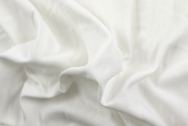 W巾のコットンダブルガーゼ オフ白 ドレープ感とやわらかな落ち感（江戸ッ子 210ya）