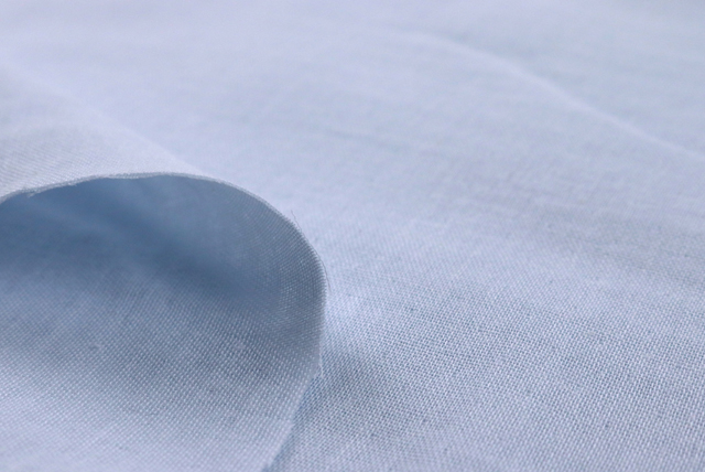 W巾のコットンダブルガーゼ ベビーブルー 裏面と生地端のアップ（江戸ッ子 210ya）