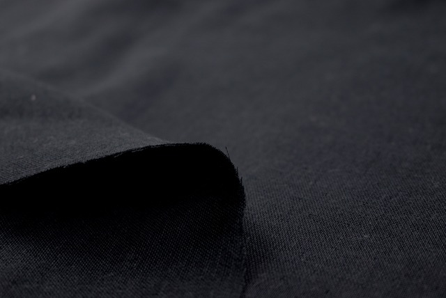 W巾のコットンダブルガーゼ 黒 裏面と生地端のアップ（江戸ッ子 210ya）