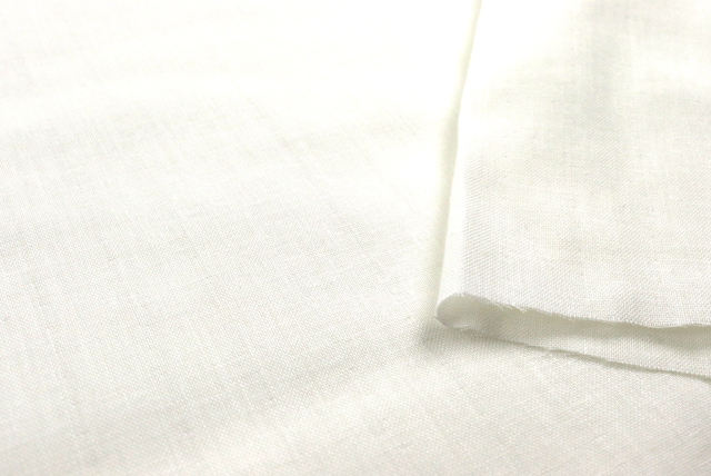 吸湿速乾 広幅のダブルガーゼ オフ白 断面と厚み感の確認 ふんわりと軽い表情（江戸ッ子 210ya）
