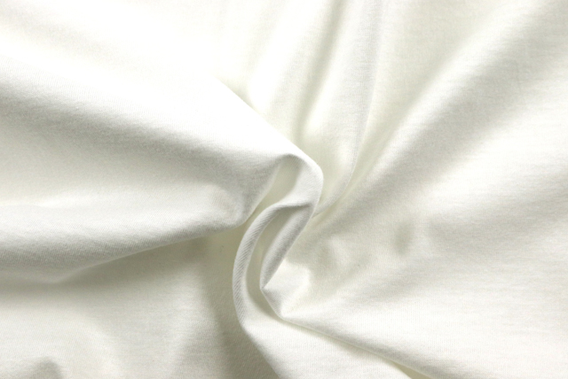 40番手ハイゲージ 天竺ニット オフ白 ドレープ感となめらかな表面（江戸ッ子 210ya）