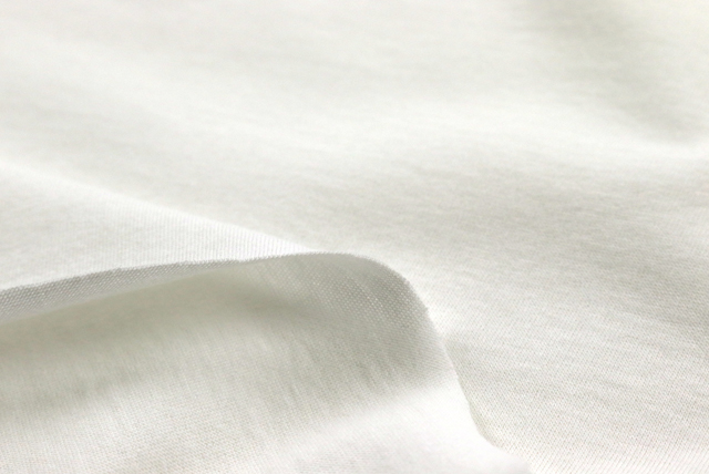 40番手ハイゲージ 天竺ニット オフ白 表面のきめ細かさとやわらかな色合い（江戸ッ子 210ya）