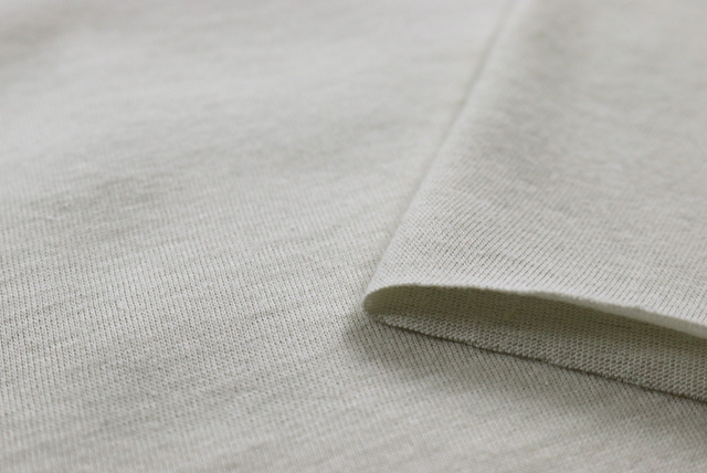 40番手ハイゲージ 天竺ニット ライトグレイ 断面と厚み感の確認（江戸ッ子 210ya）