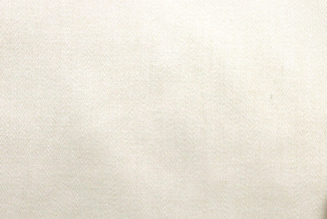 ６０コットン 広巾サテン シルクソフト クリーム 全体の表面感とやさしい色合い（江戸ッ子 210ya）