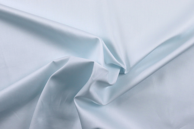 ６０コットン 広巾サテン シルクソフト うす水色 ドレープ感とやわらかな落ち感（江戸ッ子 210ya）