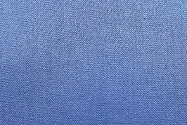 ８０コットン サテン シルクソフト ウェッジウッドブルー 全体の表面感と上品な色合い（江戸ッ子 210ya）