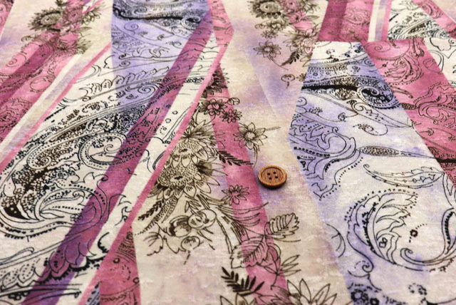 トリアセジャカードニットプリント生地 ペイズリー柄 赤紫系 ニット生地屋