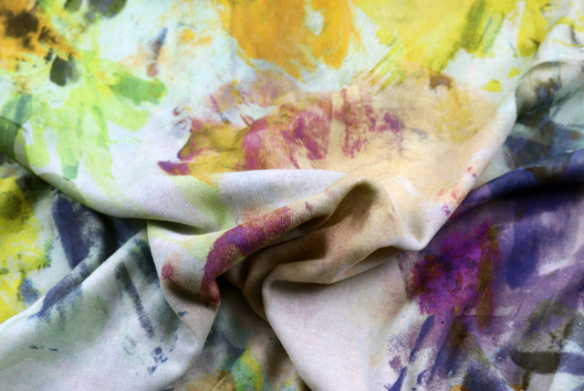 コットン強撚スムースニットプリント ぼかし柄 オフ地 ドレープ(なめらかな落ち感)