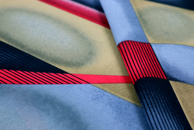 ポリエステル ジョーゼット 幾何プリント カーキグリーン系 耳部分の状態