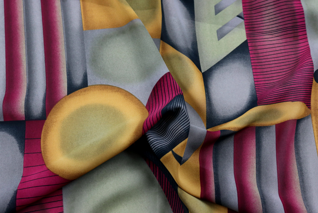 ポリエステル ジョーゼット 幾何プリント カーキ系 ドレープ