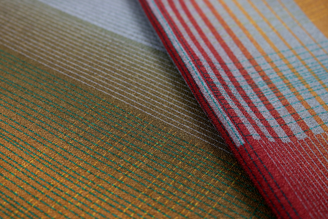 ポリエステル ぼかしチェックプリント レッド・グリーン系 耳部分